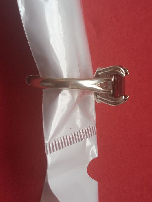 Zestaw bizuteri srebrneh z granatami