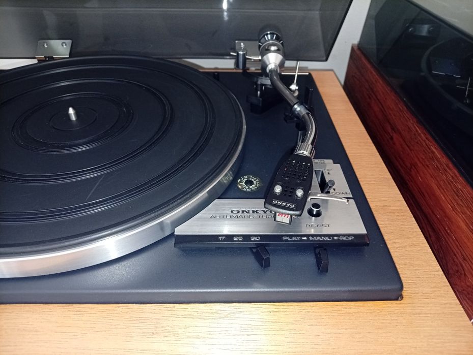 Gira Discos Onkyo