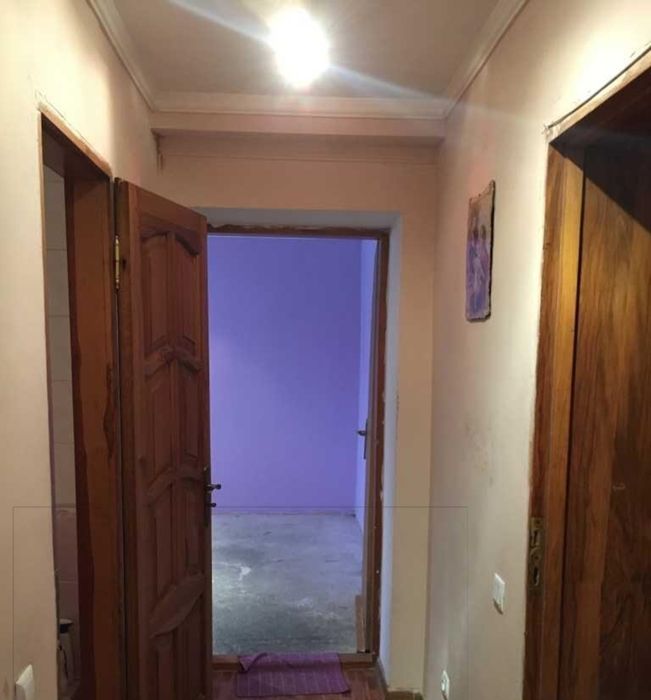 Продаж 2 км.квартири, центральне опалення та колонка на гарячу воду.