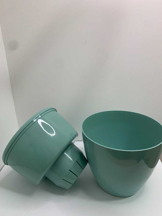 Горщики для квітів великі та малі