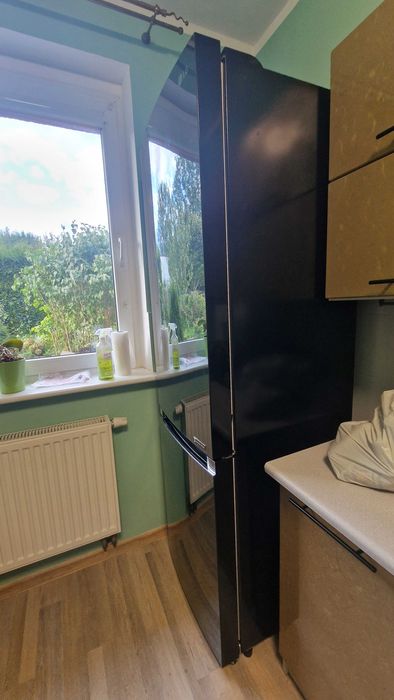 Lodówka czarna, lustrzane drzwi, polecam!
