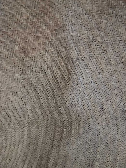 Tapete de palhinha, antigo, feita a mão, boas condições dado a idade