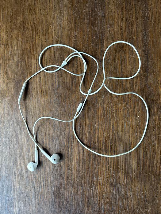 Słuchawki do iPhone Apple EarPods Lightning - uszkodzone