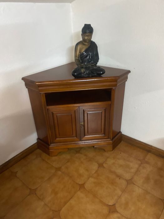 Móvel de canto estilo antigo, em bom estado