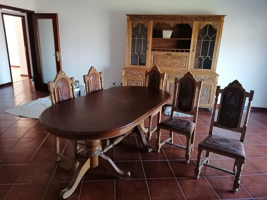 Ofereço móvel  de sala antigo.