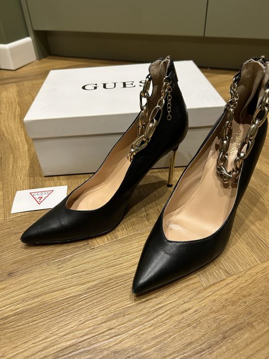Buty na szpilce GUESS