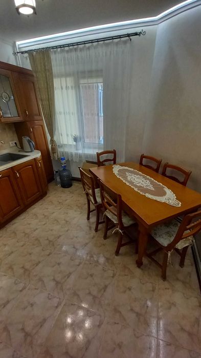 Квартира в новому будинку  з меблями та технікою