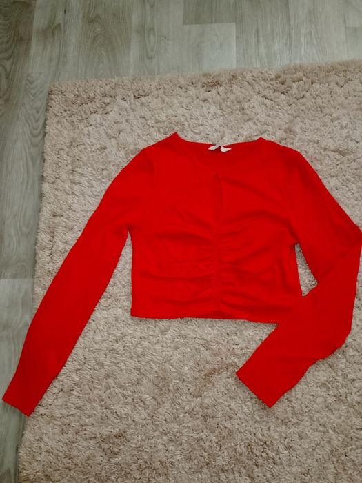 Шикарний червоний топ з вирізом