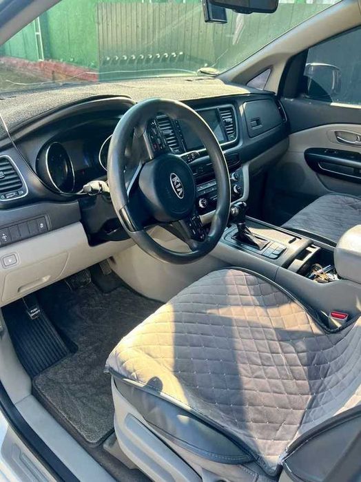 Kia Carnival 2.2 CRDi  2015 рік 9 місць