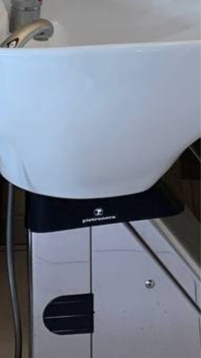 Продам парикмахерское кресло, мойку, диван, Pietranera, Италия