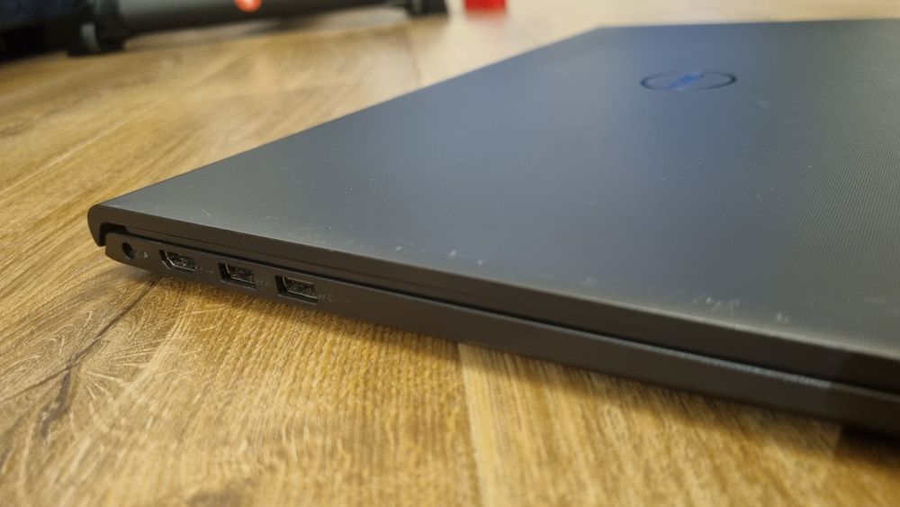 Dell Vostro 3510 i7 / 8 GB/ 512 GB