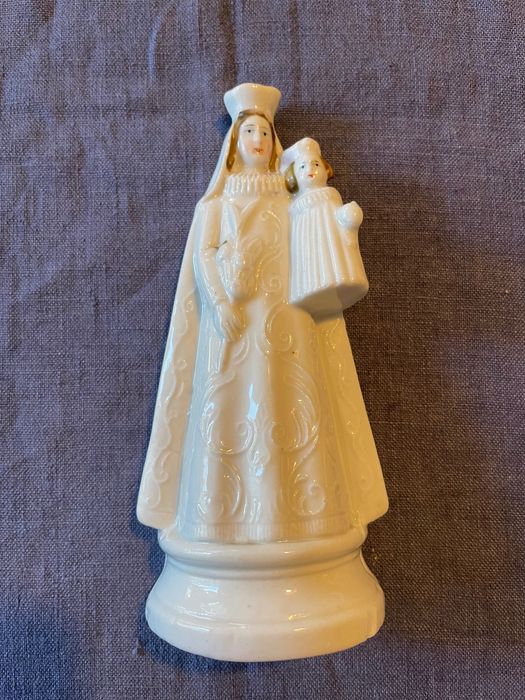 Nossa senhora em porcelana