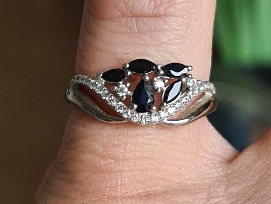 Pierscionek srebrny 925 Szafiry i Cyrkonie r17