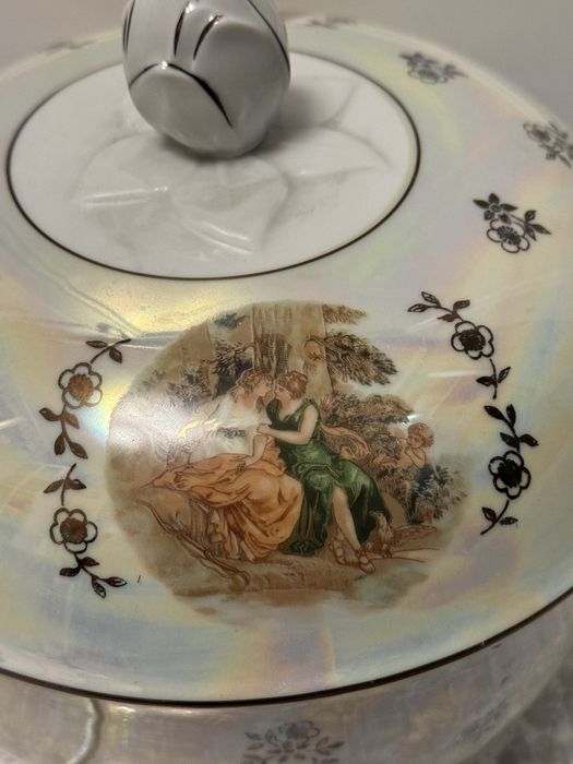 Вінтажна порцелянова супниця Мадонна виробництва ГДР/ НДР з сюжетом