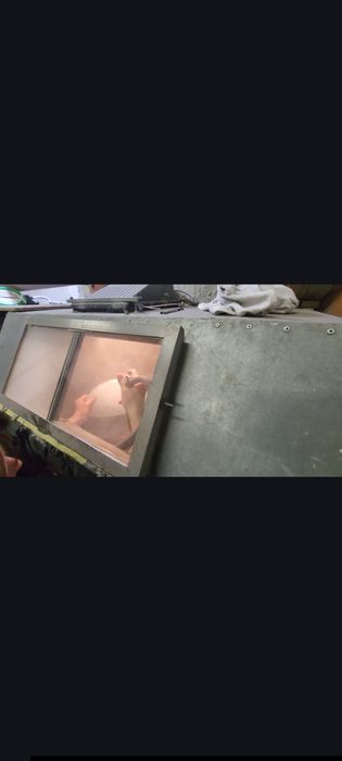 Піскоструйна камера для ручної обробки