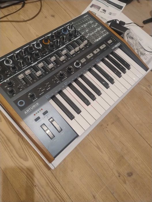 Arturia MiniBrute2