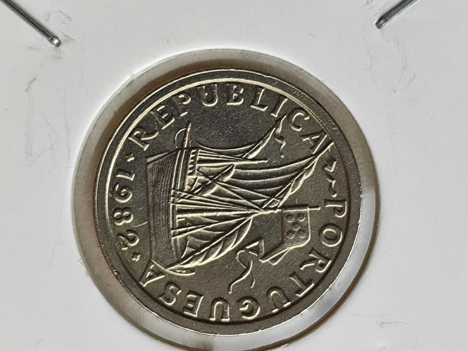 Lote de moedas da República Portuguesa de 2$50 de 1980 a 1985 a 3€
