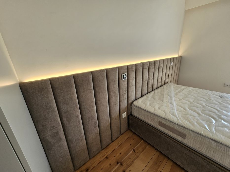 Cama com colchão e alçapão