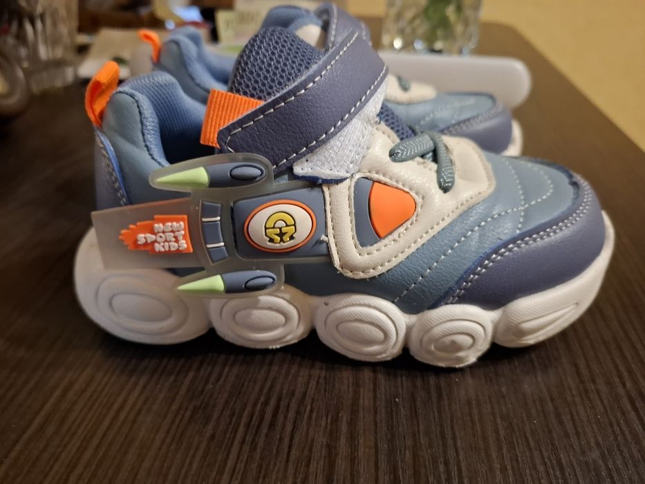 Дитячі кросівки 27 розмір