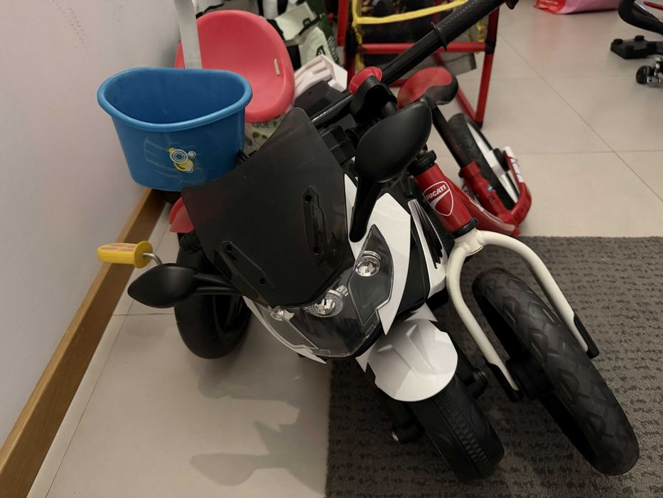 Triciclo, 1º bicicleta e moto eletrica