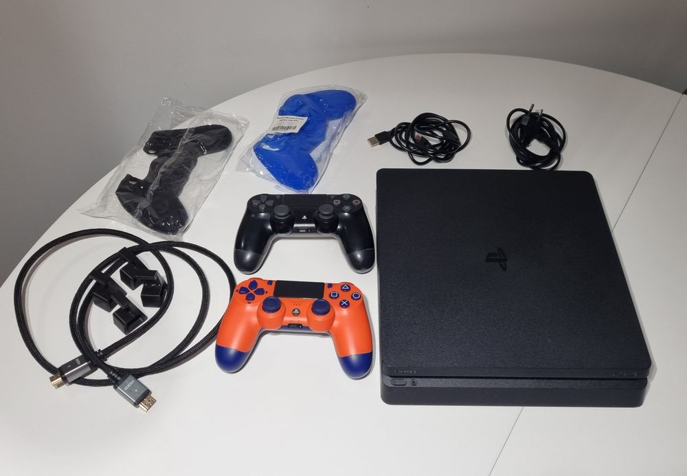 Konsola PS4 - Sony PlayStation 4 Slim 1TB - 2 pady