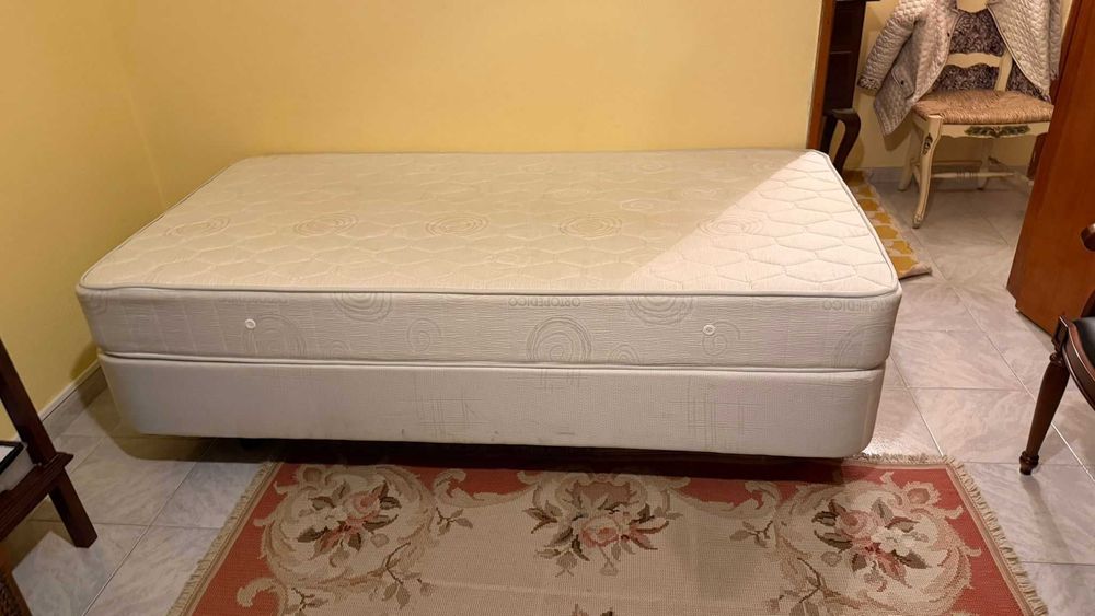Cama (somier) e colchão novo