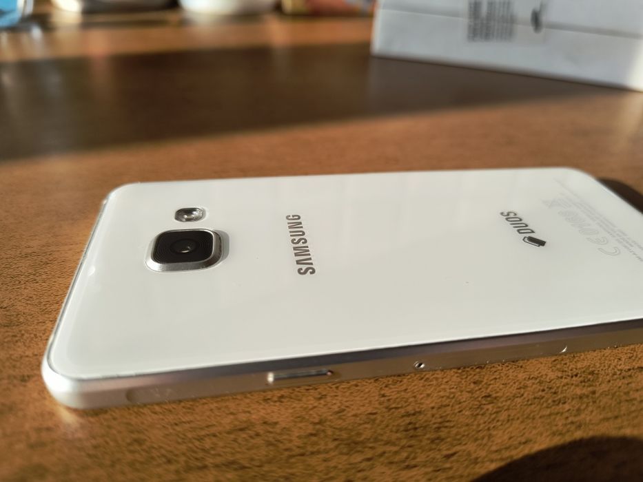 Телефон Samsung Galaxy A3