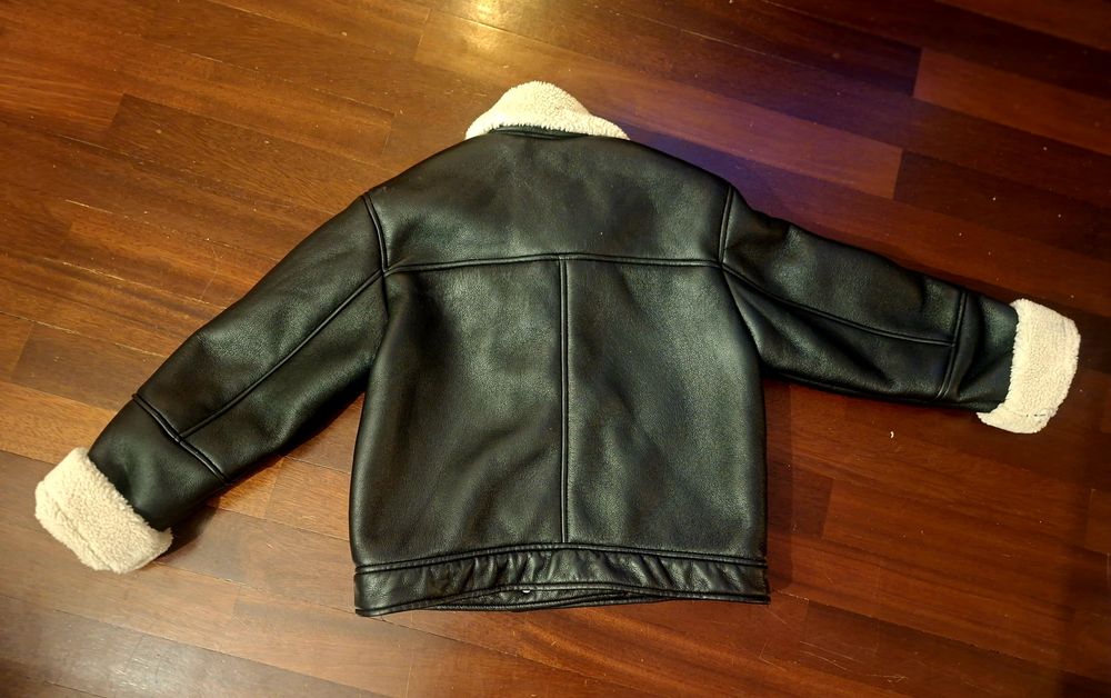 Blusão tipo biker da Zara (menina).