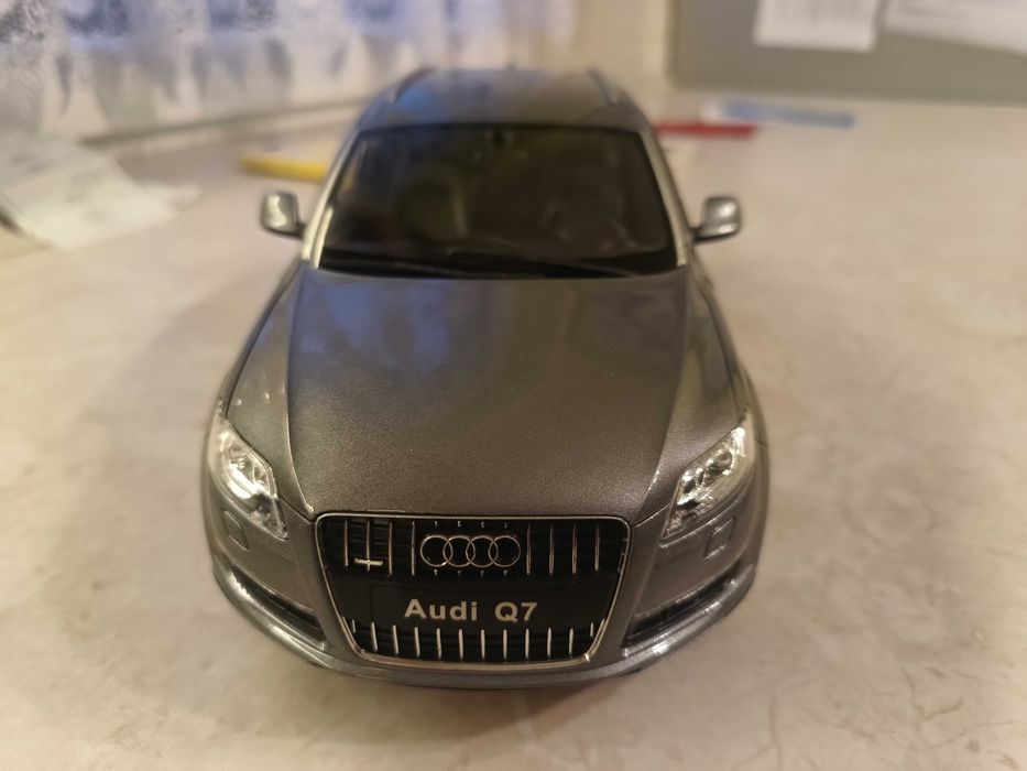 AUDI Q7 , Welly 1:18 stan idealny