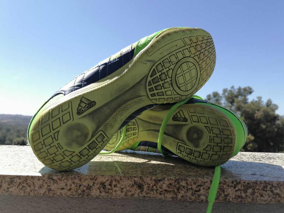 Sapatilhas futsal Adidas Sala e Nike Mercurial