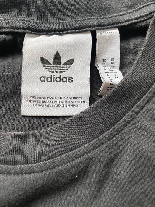 Футболка adidas.