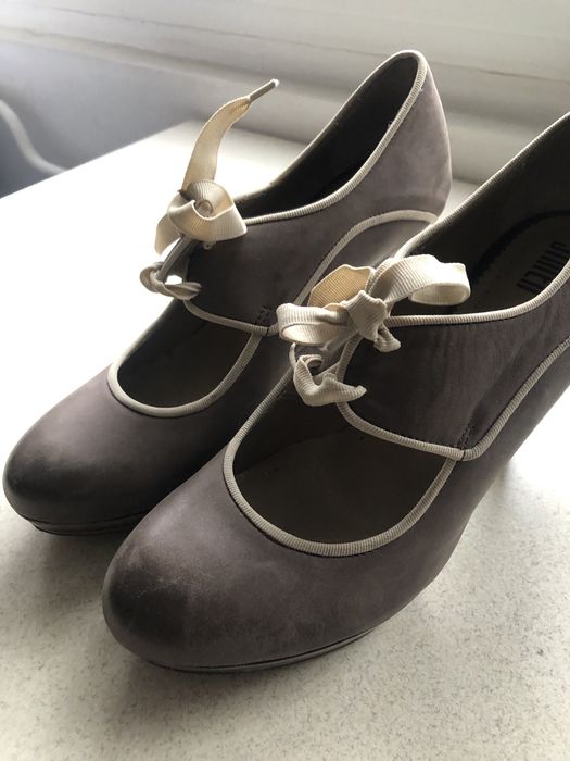 Buty na grubej szpilce połbuty wiązane czółenka używane 39 simen