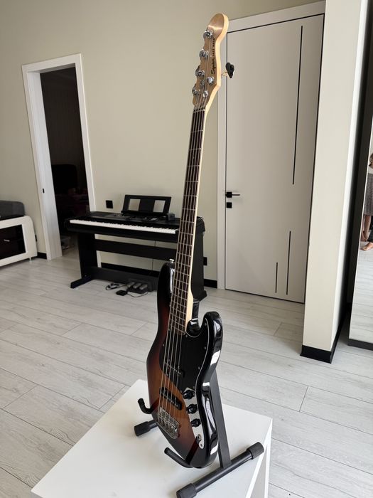 Бас Гітара SQUIER By FENDER  5 струнка!!!