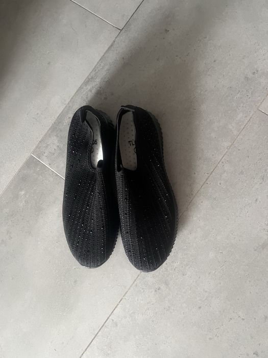 Adidasy z cekinami Nowe 27 cm