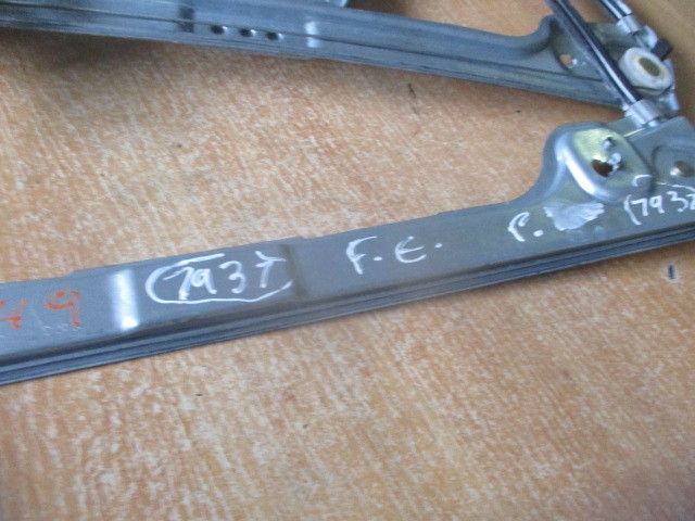 Elevador vidros frente esquerdo PEUGEOT 1007 (KM_)