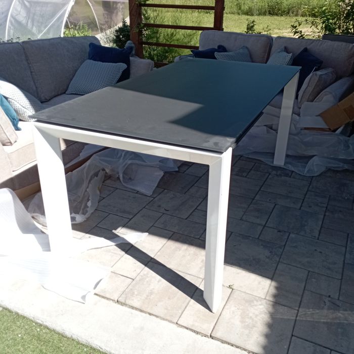 Szklany rozkładany stół