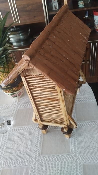 Espigueiro em madeira artesanato