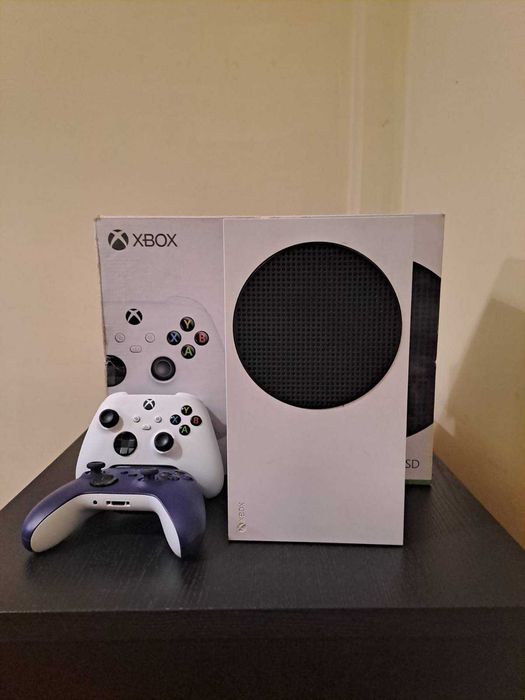 Xbox Series S 512GB, 2 comandos, tudo a funcionar - pouco uso