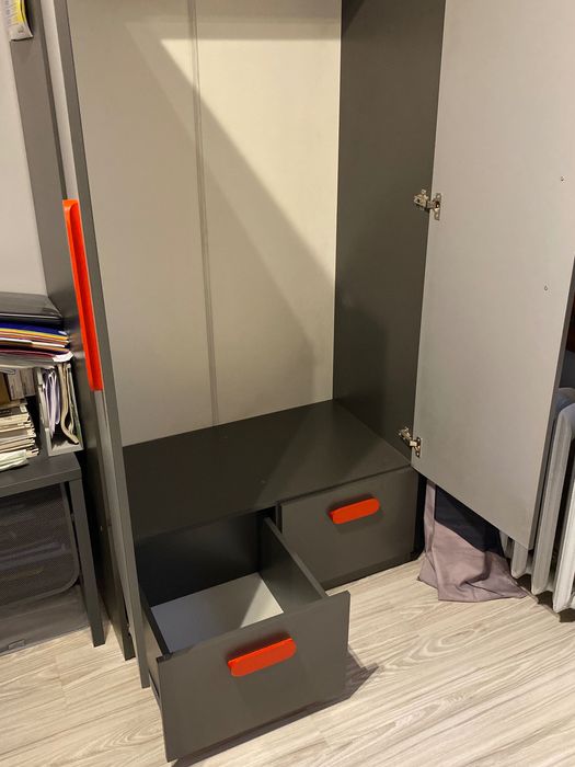 Nowoczesna szafa dwudrzwiowa z szufladami – idealny stan