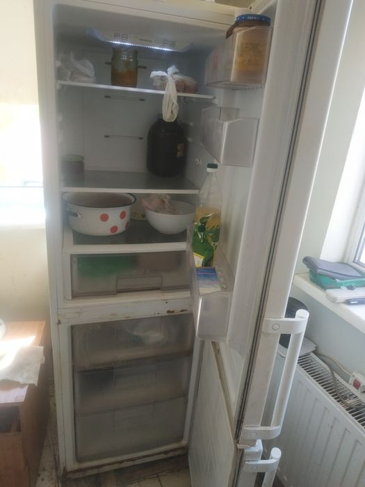 Продам большой холодильник