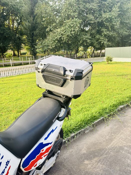 Honda Africa Twin XRV 750 + Mala Givi