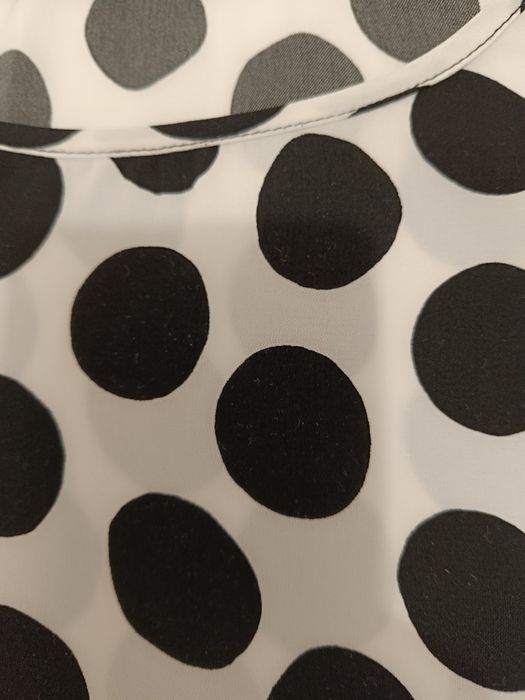 Blusa com manga 3/4, bolas pretas, tamanho XS da Zara