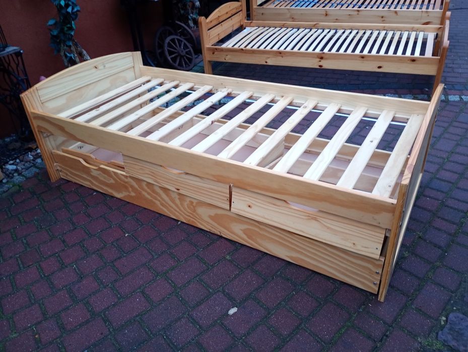 Łóżko jednoosobowe sosnowe