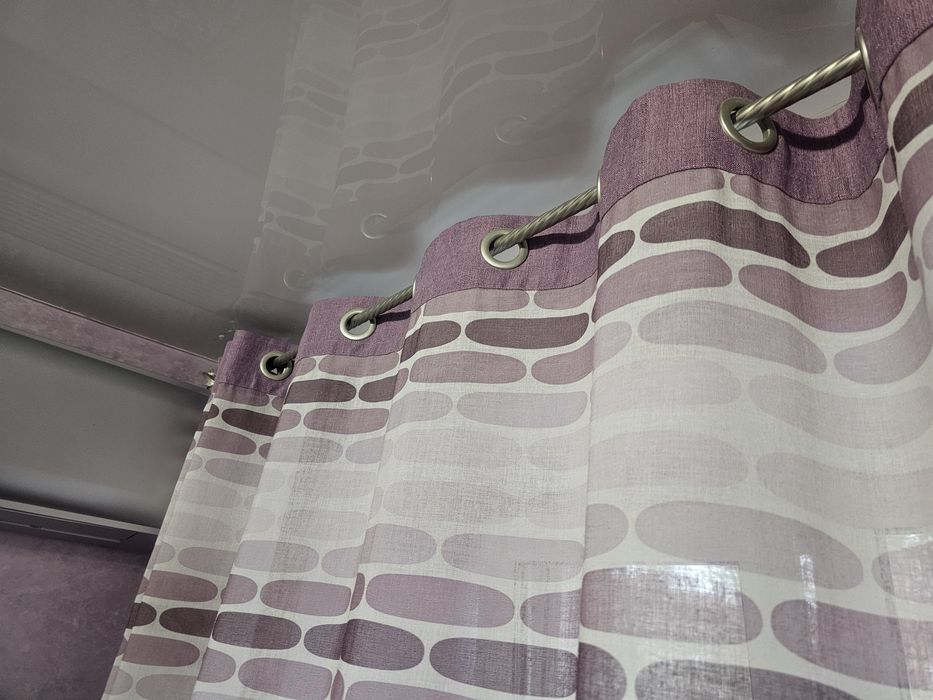 Комплект для спальні: штора .покривало.чехли для подушек.ковер.карниз