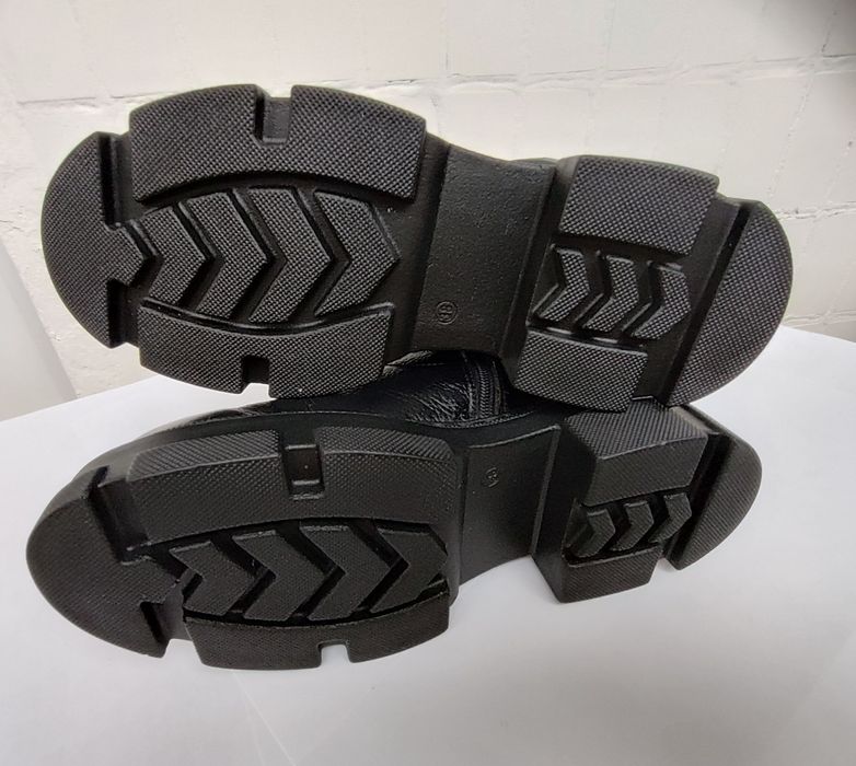 Сапожки жіночі, шкіряні. 38 розмір. Зимове взуття, черевики, чоботи.