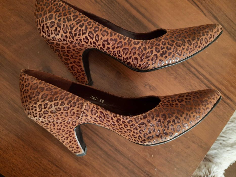 Elegancje buty panterka rozm. 38