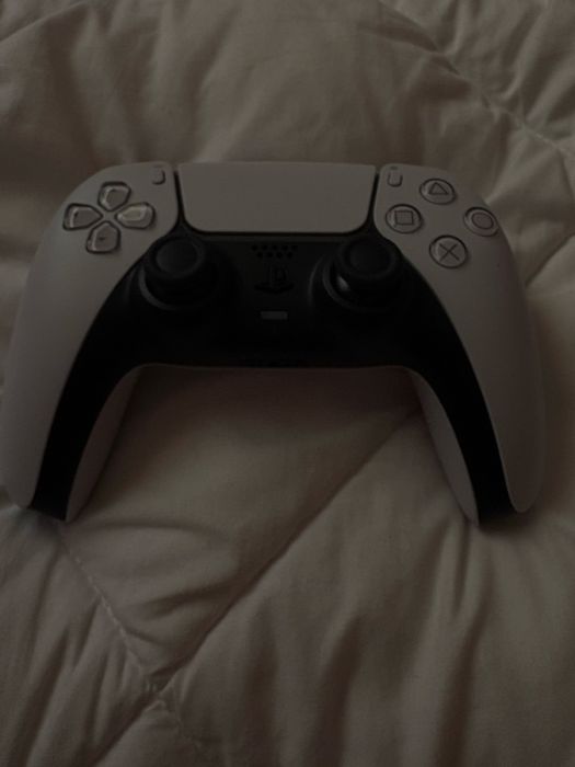 Comando preto e branco da ps5