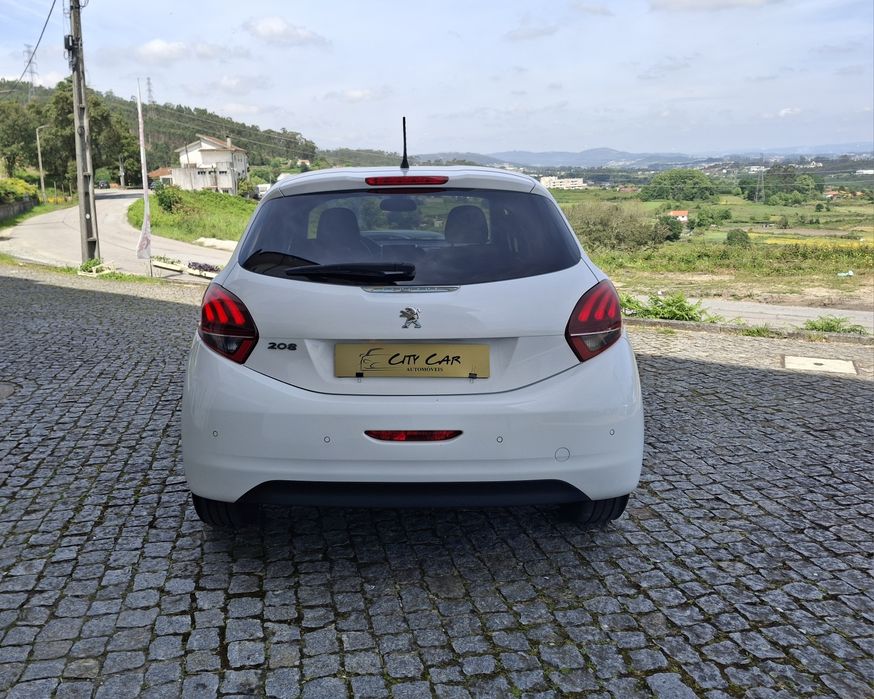 Peugeot 208 Signature