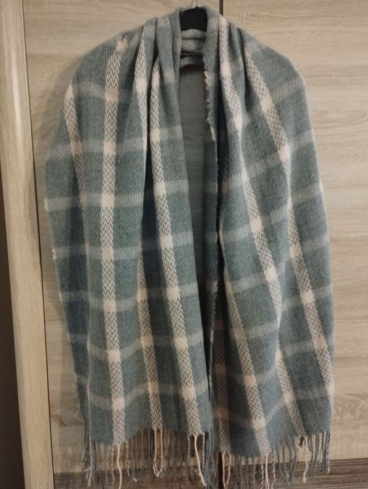 Szary zimowy szalik damski Sinsay 190 x 65