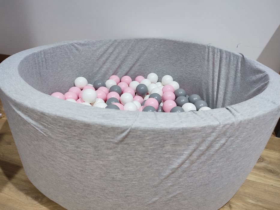 Basen z kulkami szary